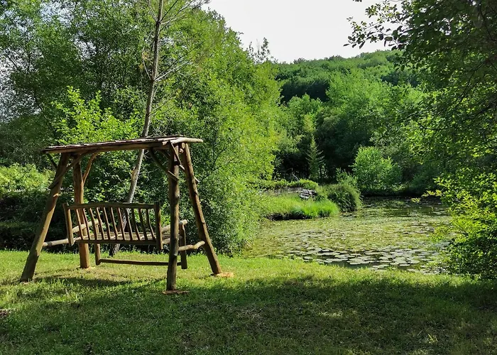 Hotel Gîtes Et Mobil-homes, En Pleine Nature, Aux Portes De Sarlat, Périgord Noir, Dordogne